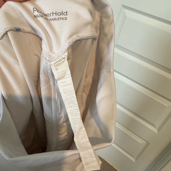 White Fabletics leggings - Picture 4 of 4